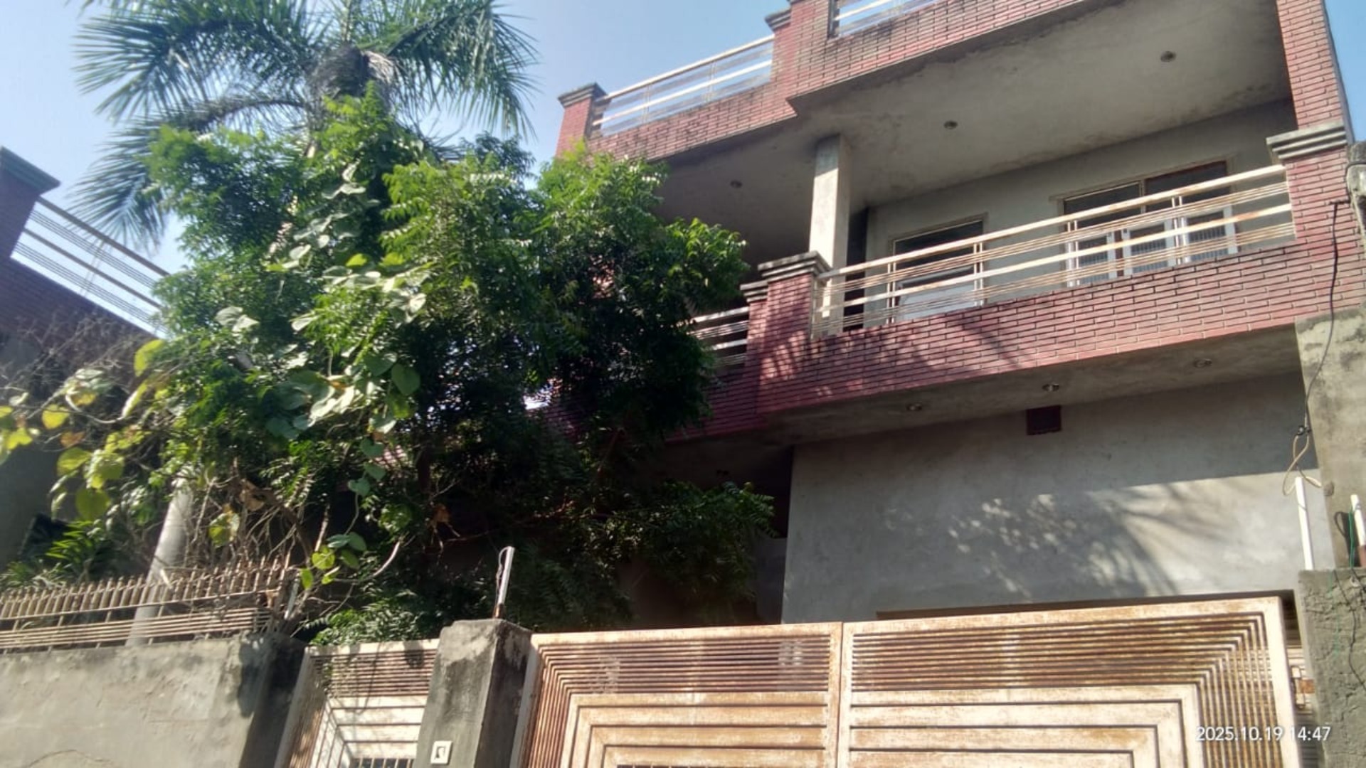 Prime 250 Sq. Yards Commercial House | Ideal for Investment or Family House Setup